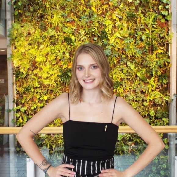 Meet your Posher, Kera - Picture 2 of 2